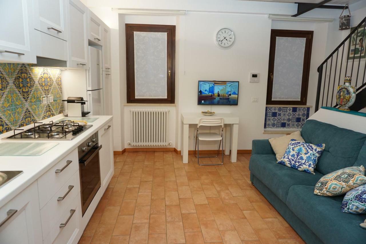 Casa Vacanze Torre Dei Gualtieri Villa San Benedetto del Tronto Exterior photo